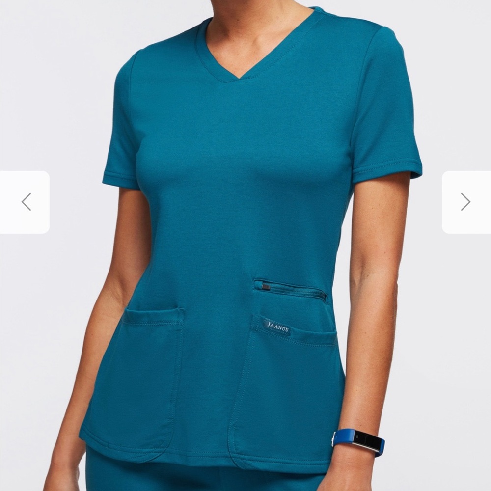 Jaanuu women’s 4 pocket V-neck scrub top